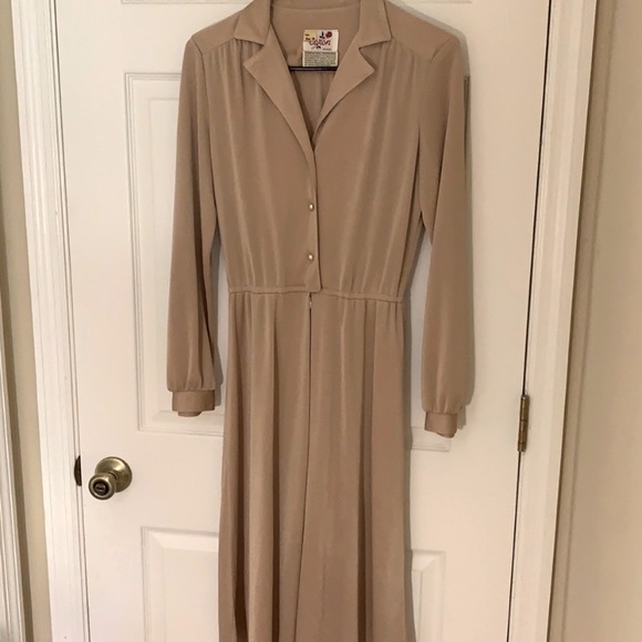 Tan mid long sleeve dress size 10 - Picture 1 of 2